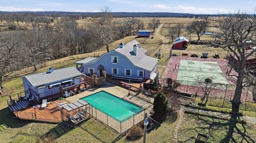 Luxury home in Strang, Mayes County