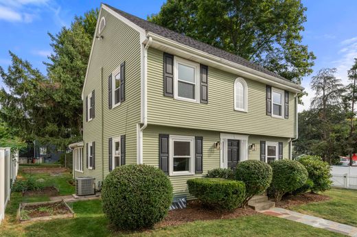 Detached House in Arlington, Middlesex County