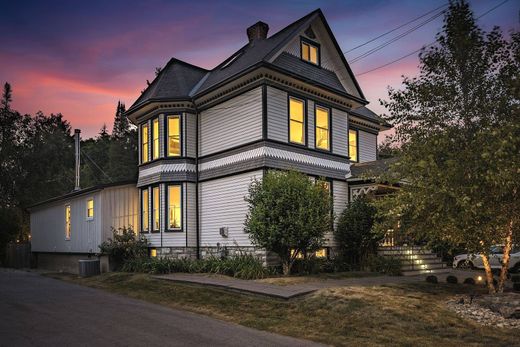 Detached House in Prince Edward, Ontario