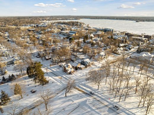 Luxury home in Wayzata, Hennepin County