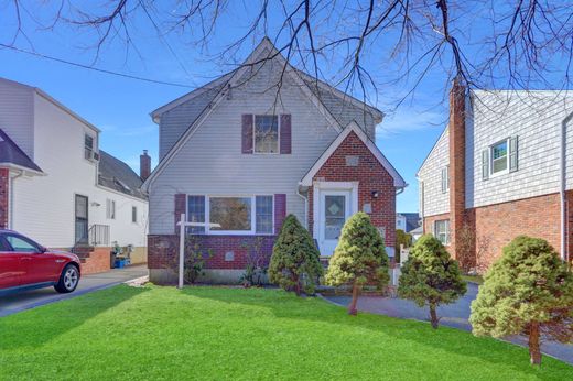 Vrijstaand huis in Floral Park, Nassau County