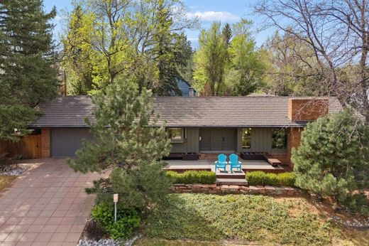 Detached House in Lakewood, Jefferson County