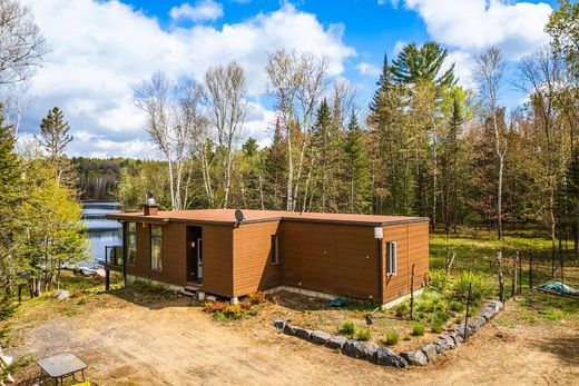 Maison individuelle à Rivière-Rouge, Laurentides