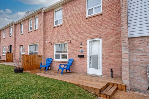 Townhouse in Mississauga, Ontario