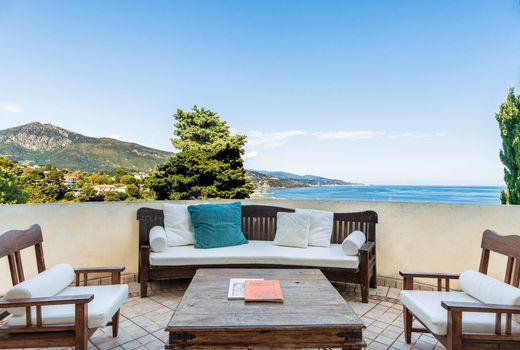 Roquebrune-Cap-Martin, Alpes-Maritimesのデュプレックス