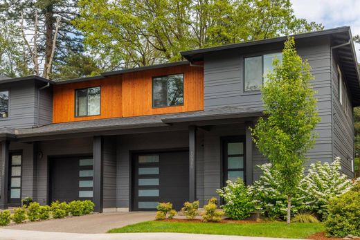 Apartment / Etagenwohnung in Oregon City, Clackamas County