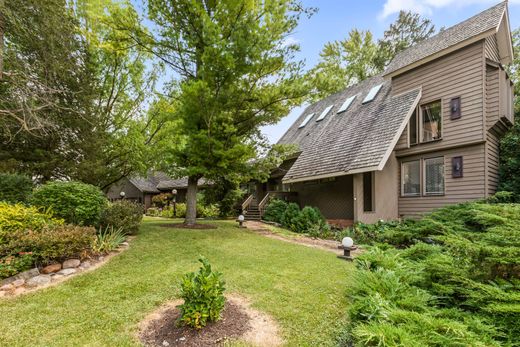 Detached House in North Barrington, Lake County