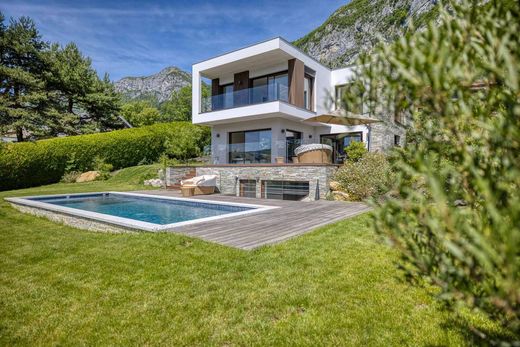 Detached House in Veyrier-du-Lac, Haute-Savoie