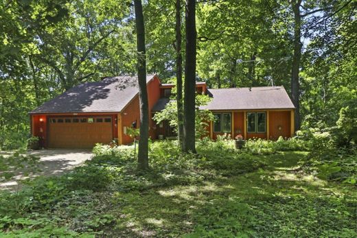 Detached House in Lake Geneva, Walworth County