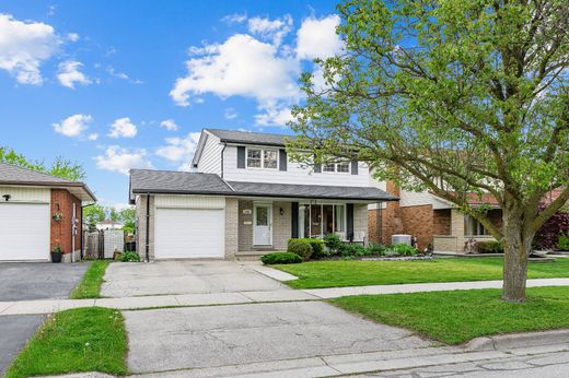 Detached House in Kitchener, Regional Municipality of Waterloo