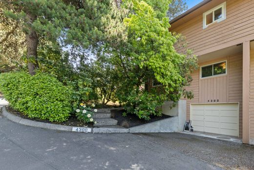 Apartment for sale in Lake Oswego