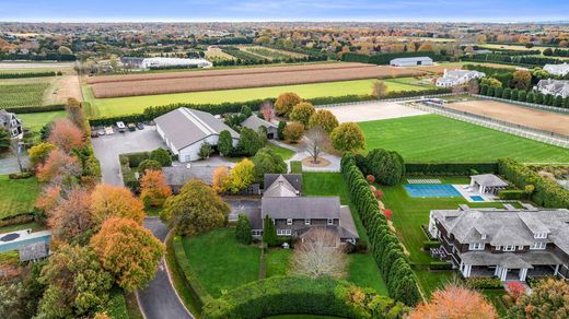 Detached House in Bridgehampton, Suffolk County