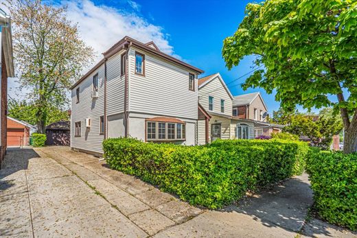 Townhouse in Forest Hills, Queens