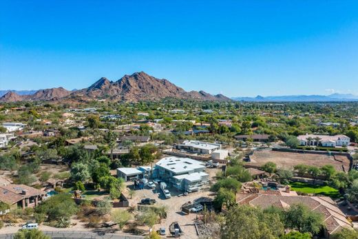 Detached House in Paradise Valley, Maricopa County