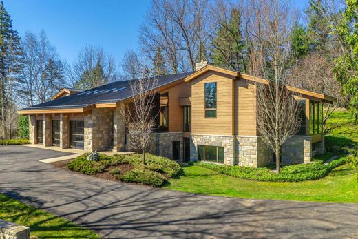 Detached House in Troy, Oakland County