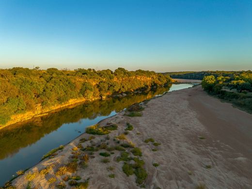Grond in Mineral Wells, Palo Pinto County