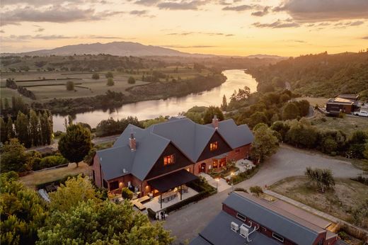 Detached House in Waipahihi, Taupo District