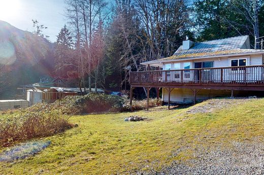 Detached House in Egmont, Sunshine Coast Regional District