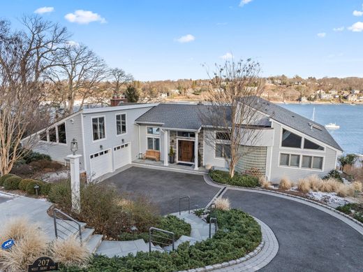 Detached House in Huntington, Suffolk County