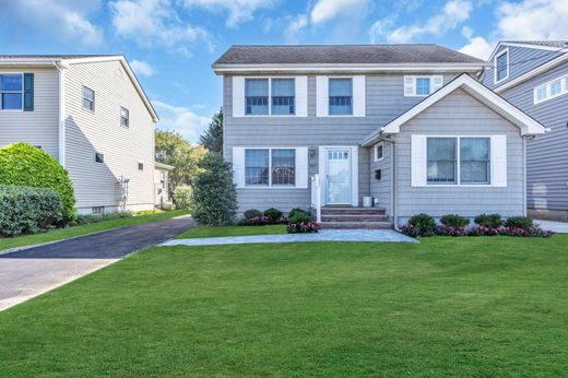 Detached House in Spring Lake Heights, Monmouth County