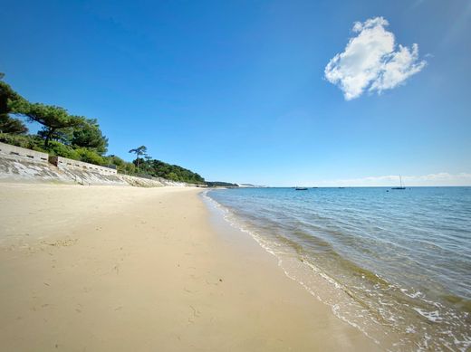 Detached House in Pyla sur Mer, Gironde