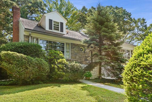 Detached House in Bronxville, Westchester County