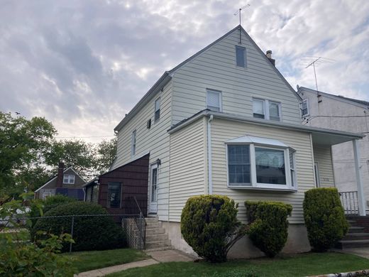 Apartment in Williston Park, Nassau County