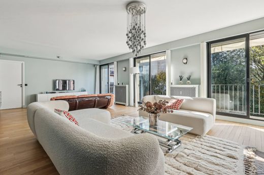 Apartment for rent per month in Neuilly-sur-Seine