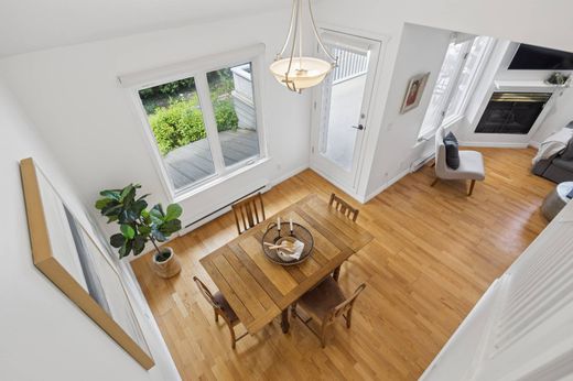 Townhouse in North Vancouver, Metro Vancouver Regional District