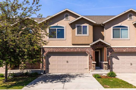 Townhouse in Roy, Weber County