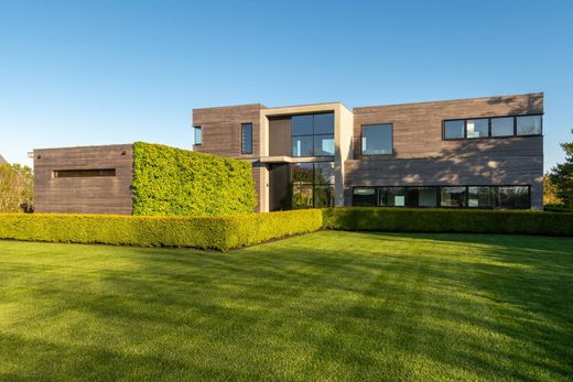 Detached House in Sagaponack, Suffolk County