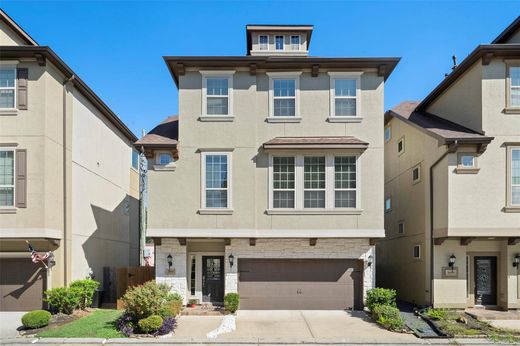 Luxury home in Kingwood, Harris County