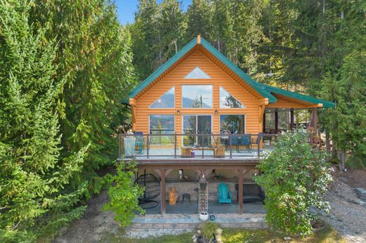 Detached House in Blind Bay, British Columbia