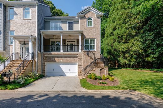 Townhouse in Sandy Springs, Fulton County