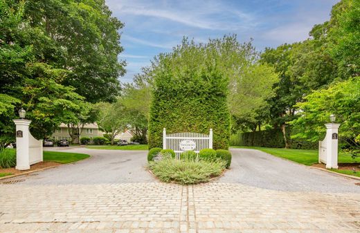 Townhouse in Southampton, Suffolk County