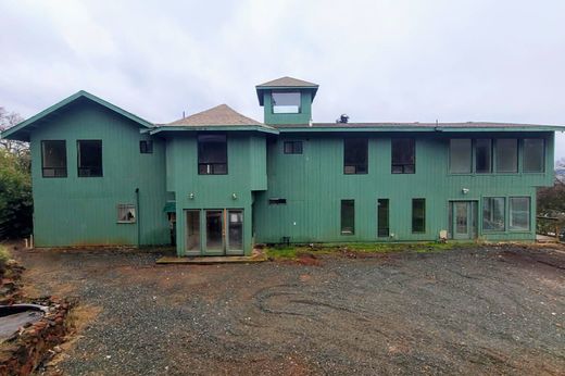 Casa en Upper Lake, Lake County