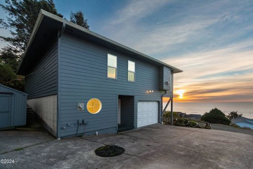 Luxe woning in Cloverdale, Tillamook County