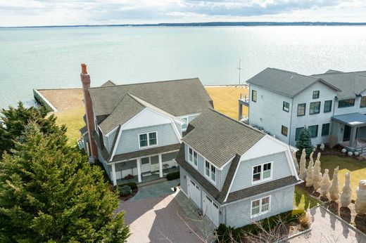 Detached House in South Jamesport, Suffolk County