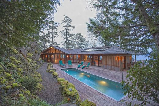 Detached House in Salt Spring Island, Capital Regional District