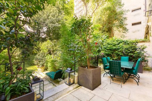 Apartment in Champs-Elysées, Madeleine, Triangle d’or, Paris