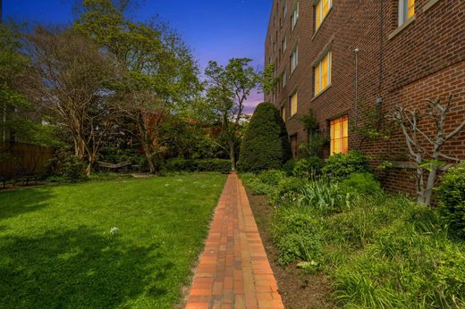 Apartment in Washington, Washington County
