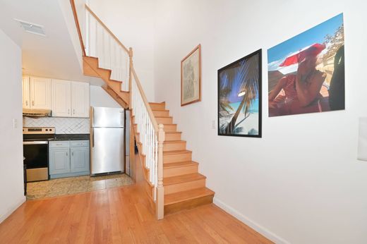 Daire Flushing, Queens County