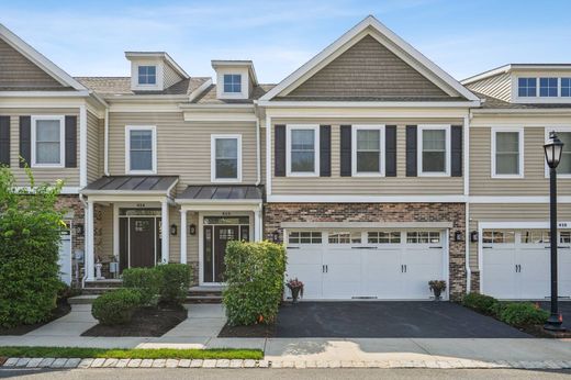 Townhouse in Mountainside, Union County