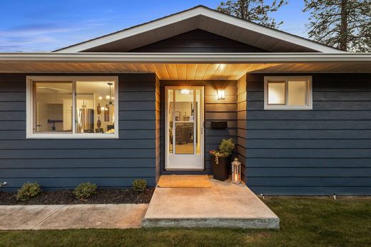 Detached House for sale in Peachland