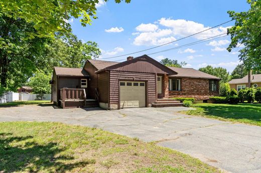 Detached House in Wilmington, Middlesex County