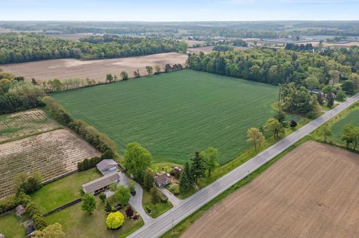 Luxury home in Norfolk County, Ontario