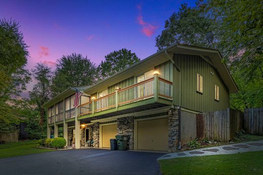 Einfamilienhaus in Hendersonville, Henderson County