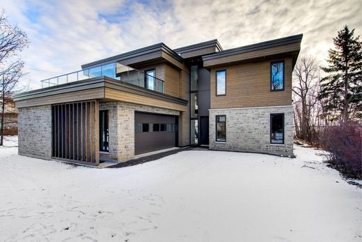 Detached House in Pointe-Claire, City of Montréal