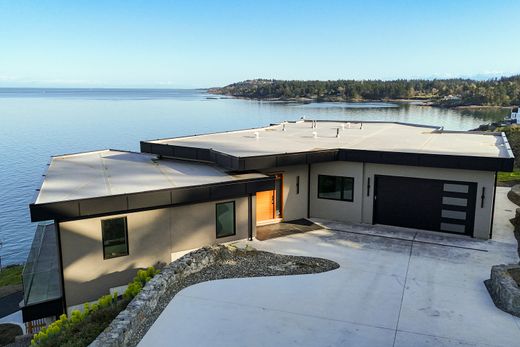 Dom jednorodzinny w Saanich, Capital Regional District