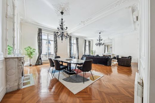 Apartment / Etagenwohnung in Champs-Elysées, Madeleine, Triangle d’or, Paris